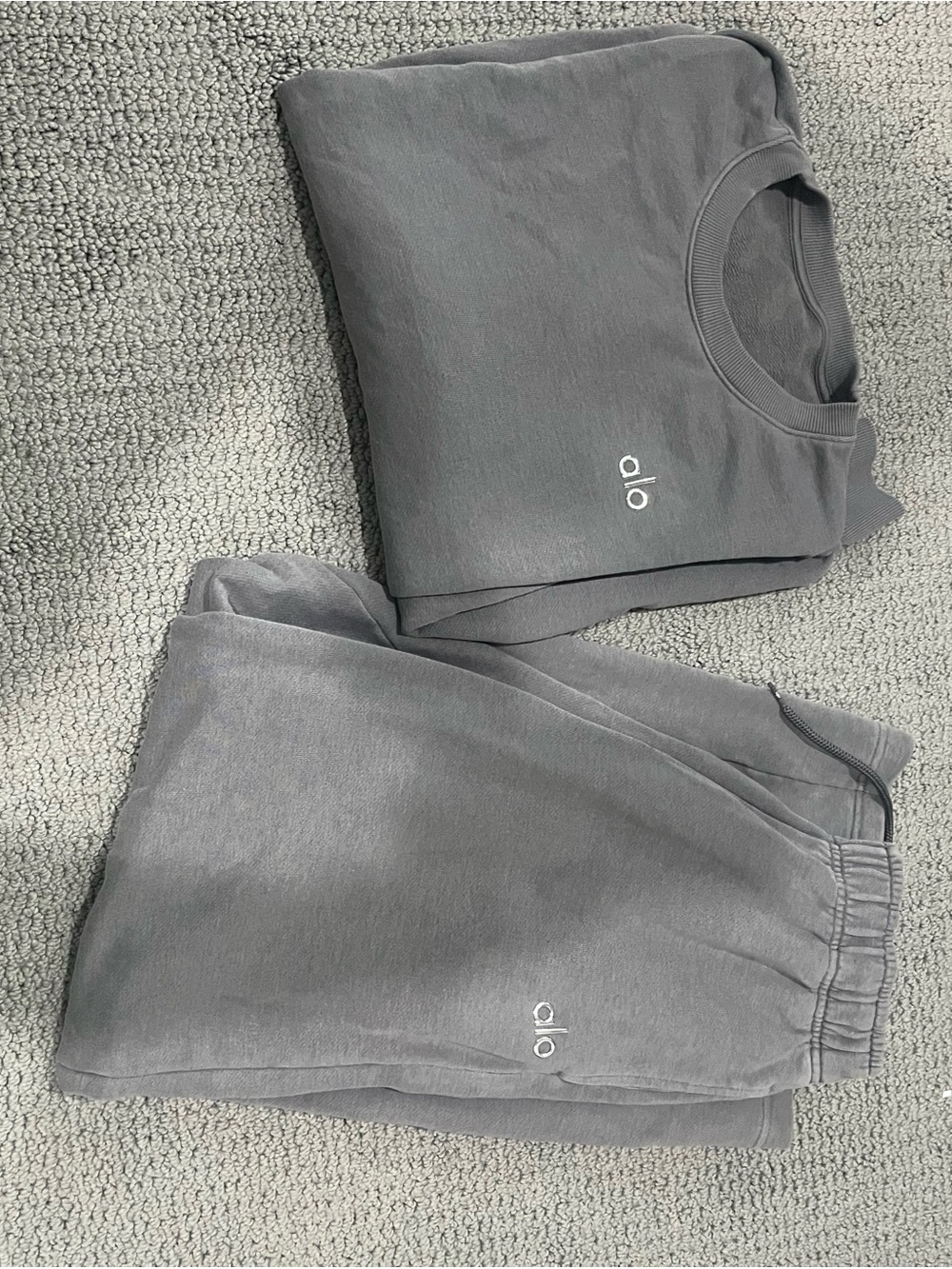 ALO Yoga set- Sweatshirt and straight leg sweatpants in Gray